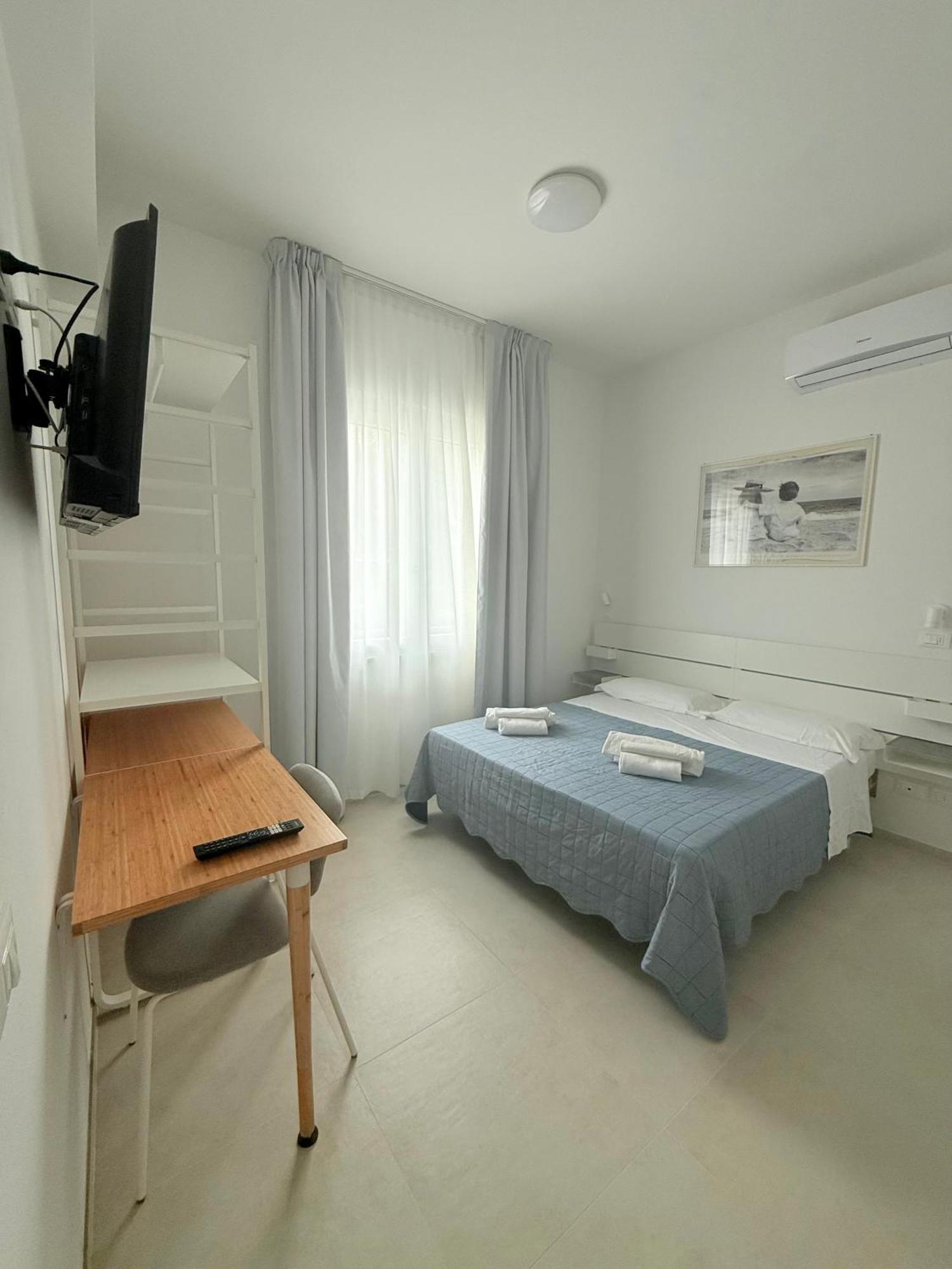 Hotel Pigalle Rimini Buitenkant foto