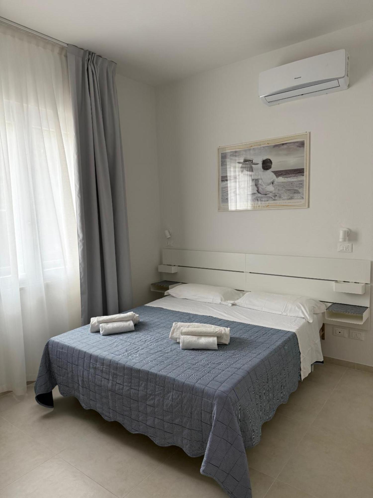 Hotel Pigalle Rimini Buitenkant foto