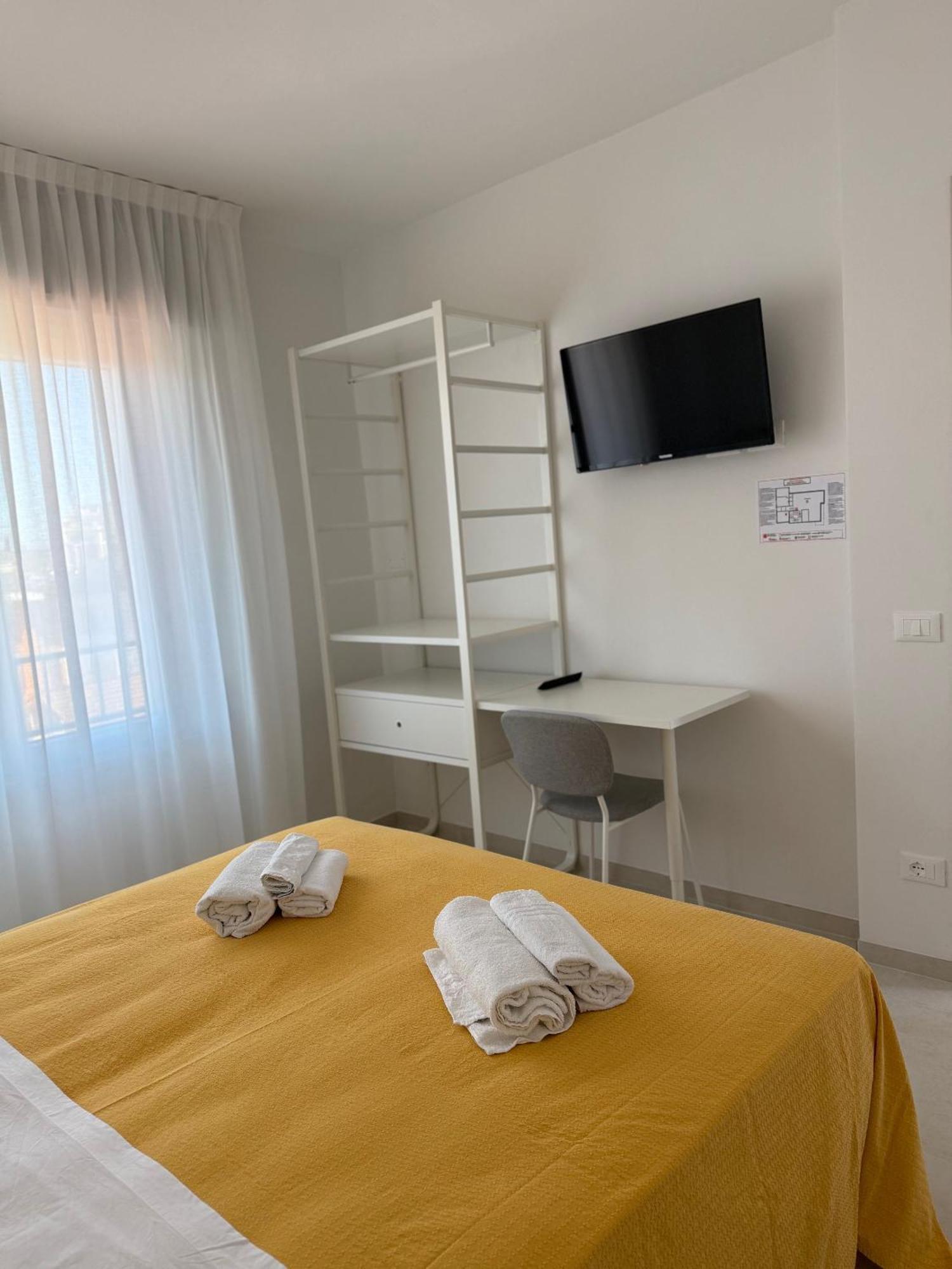 Hotel Pigalle Rimini Buitenkant foto